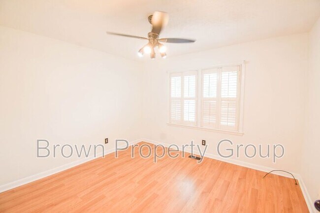 Building Photo - 805 Southview Cir