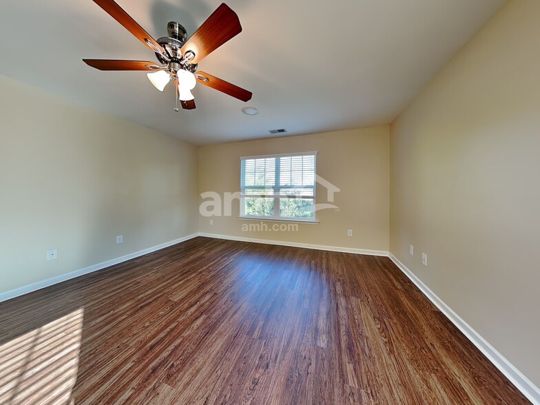 Building Photo - 1104 Wainscott Dr