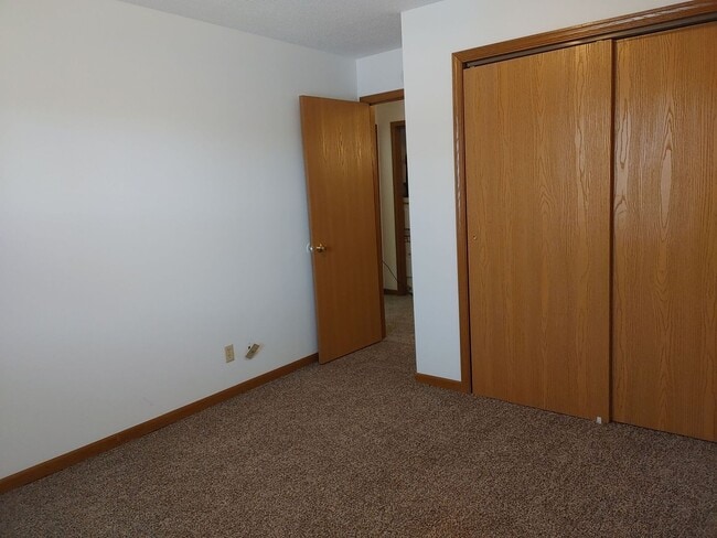 Building Photo - 604 Boxwood Dr