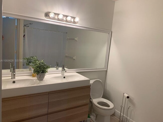 Building Photo - 20 Key W Ct