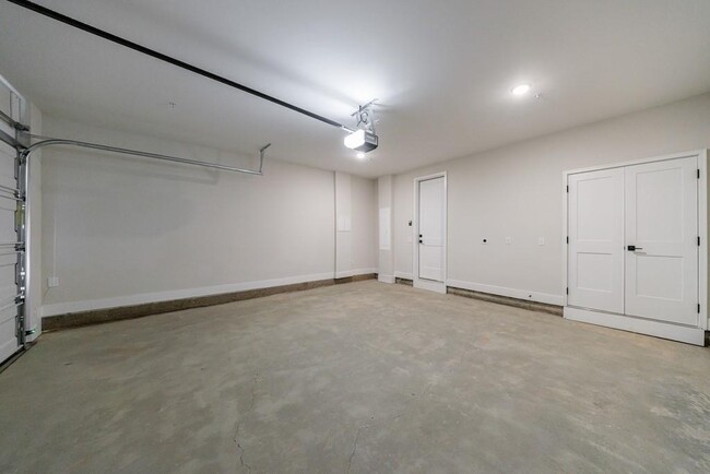 Building Photo - 675 Soul Aly