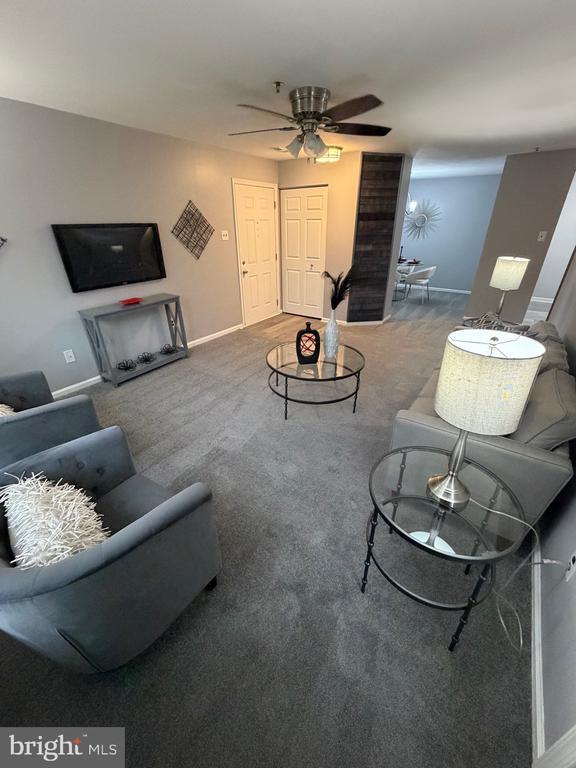 Building Photo - 102 Stonehurst Ct