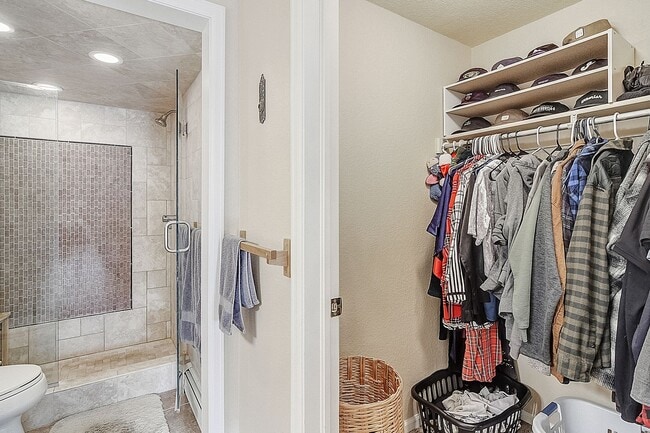 Building Photo - Furnished or Unfurnished! Updated 3bed/3ba...