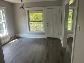 Building Photo - 2185 E 71st St