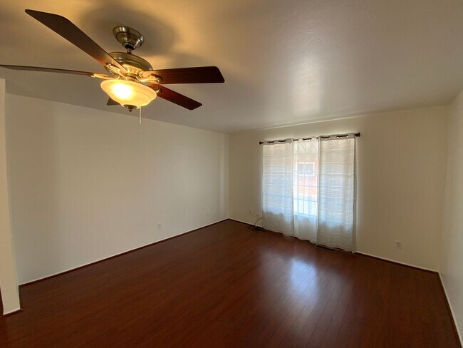 Building Photo - 3 Bedroom Single Story Available Near Coma...