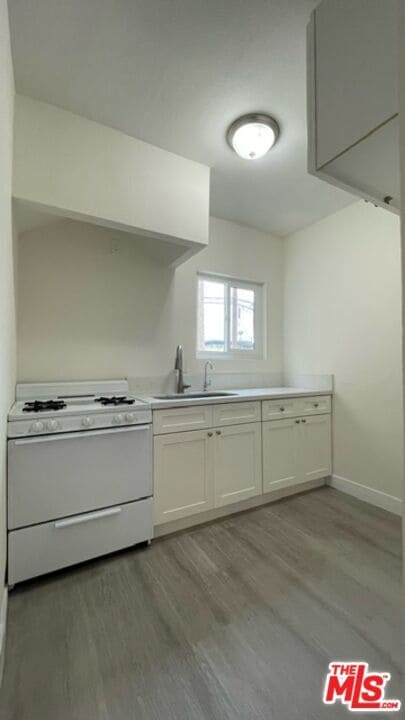 Building Photo - 836 S Catalina St