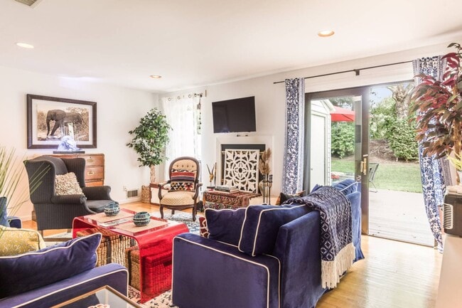 Building Photo - 50 Hubbard Ln