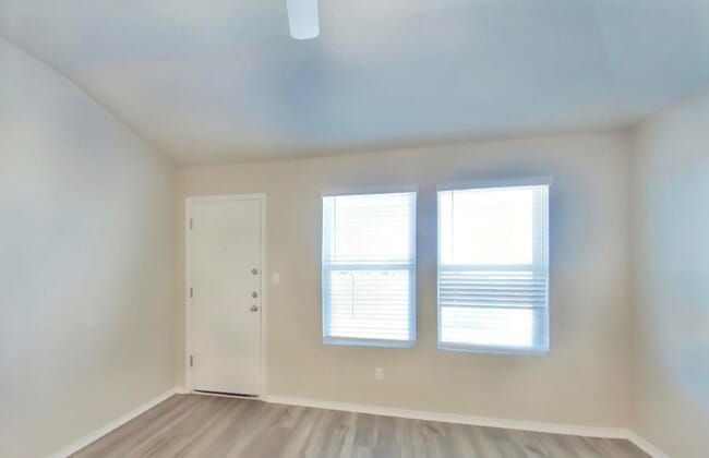 Building Photo - Saddle Creek