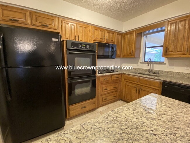 Building Photo - 139 Wildwood Dr