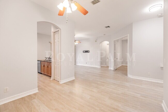 Building Photo - 12060 Lucca St