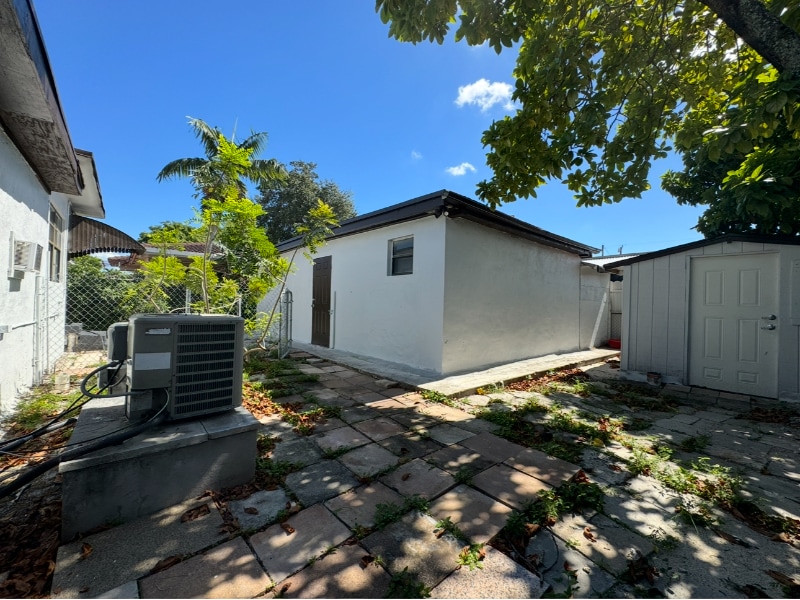 Building Photo - 3340 NW 17th St