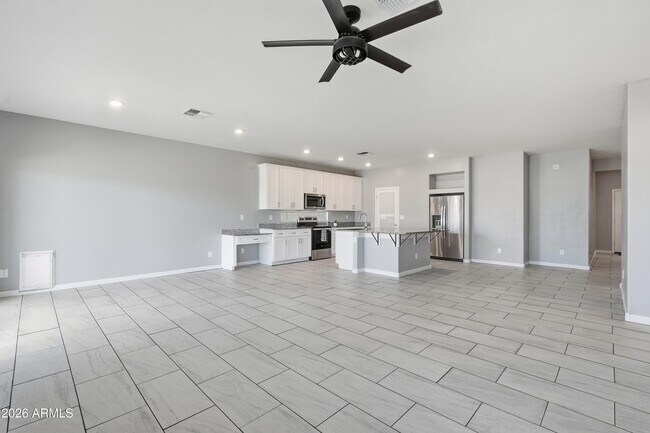 Building Photo - 1692 W Aztec Dr