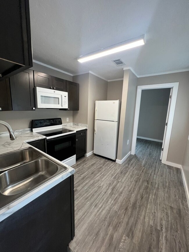 Building Photo - Cozy Home in the Heart of Martin