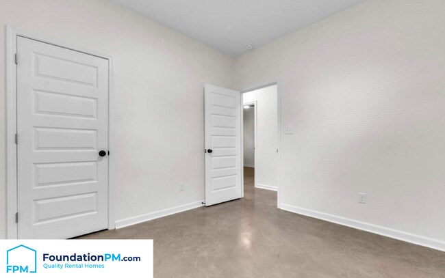 Building Photo - 1374 Dow Pl