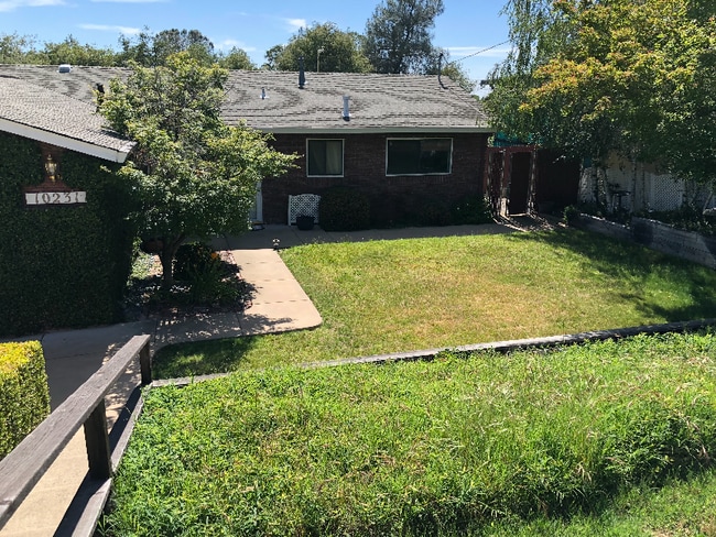 Primary Photo - 10231 Buena Vista Dr