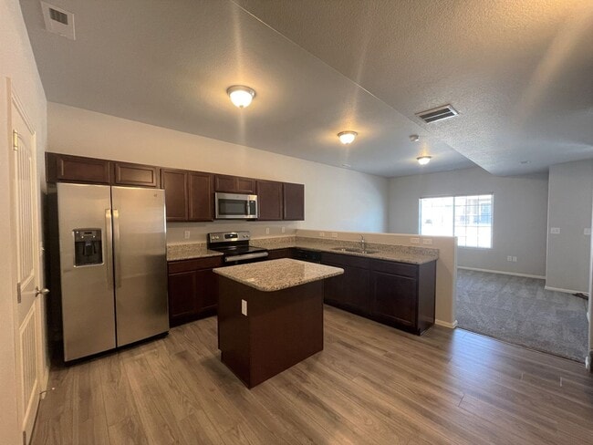 Building Photo - Townhome w/ 2 car garage, A/C-Newer, Low Maintance, & Conviniently Located