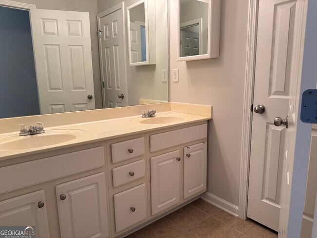 Building Photo - 380 Vine Mountain Way