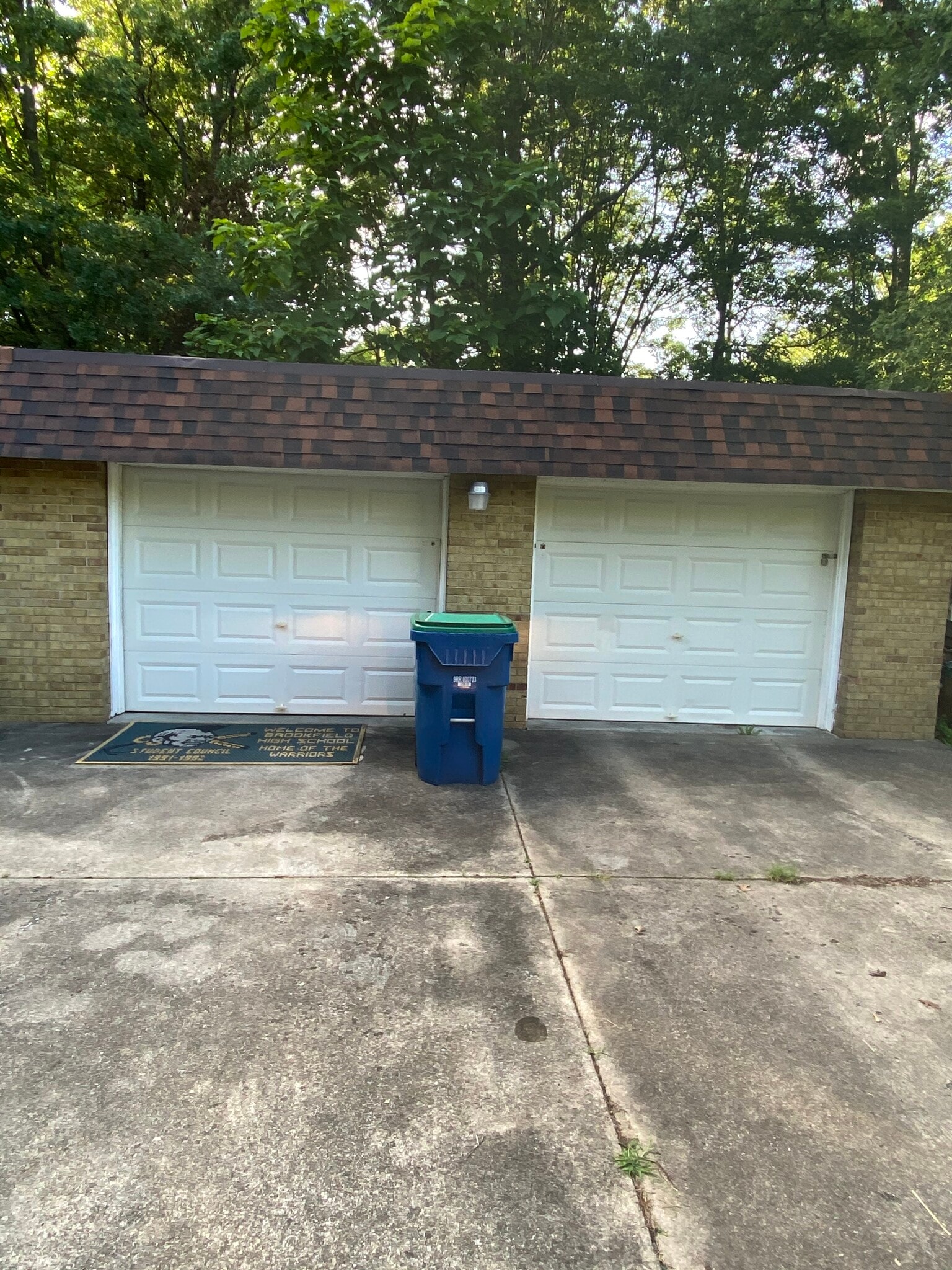 Single car garage - 1385 Emmet St