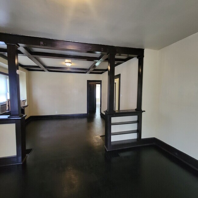 Building Photo - "Charming 3-Bed Oasis with Full Bath on East New York Street, Indianapolis!"