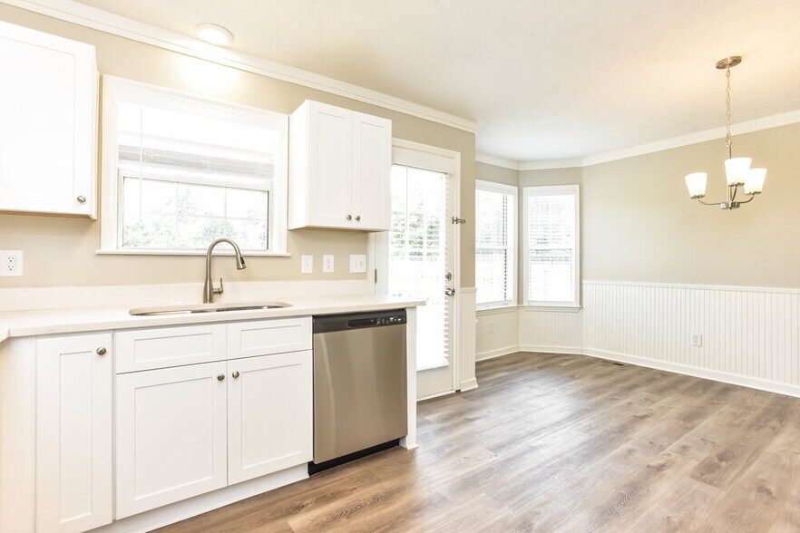Building Photo - 311 Shadylake Dr