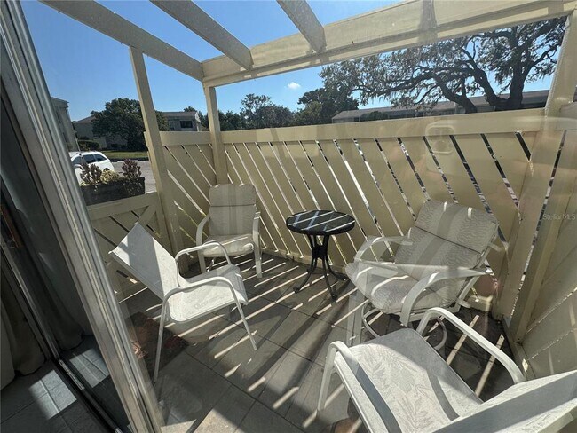 Building Photo - 621 Windrush Bay Dr