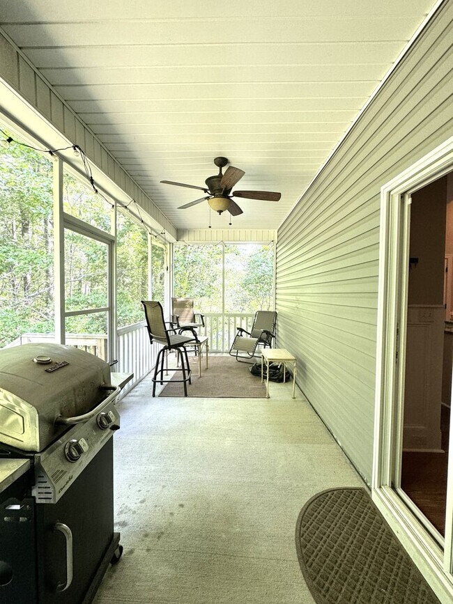 Building Photo - Stunning Home with an Upstairs Apartment or In-law Suite
