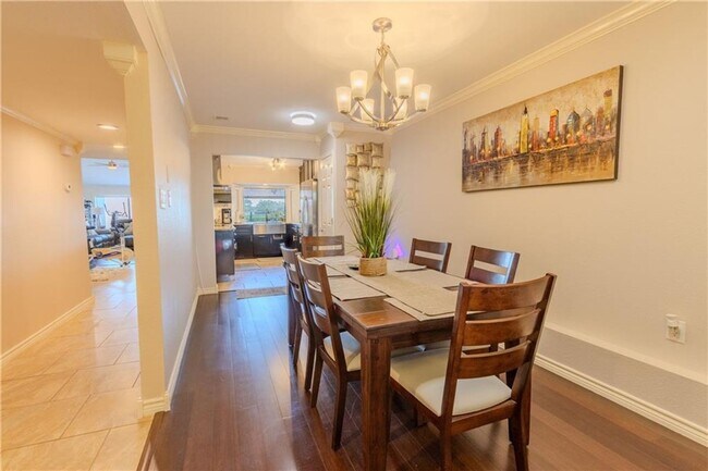 Building Photo - Beautifully renovated courtyard townhome in the heart of Corpus Christi