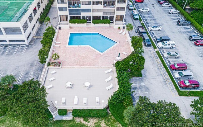 Building Photo - 5600 N Flagler Dr