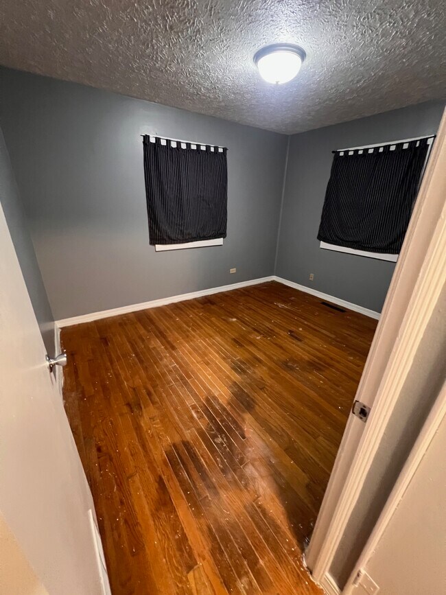 Building Photo - 1109 Sarasota Dr