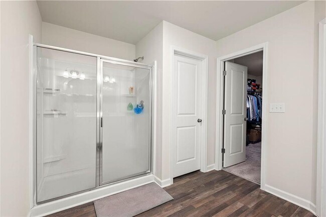 Building Photo - 6373 Rosetta Dr