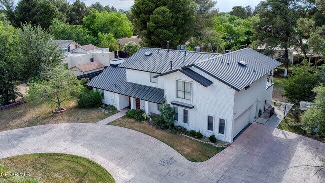 Building Photo - 5109 Memory Dr