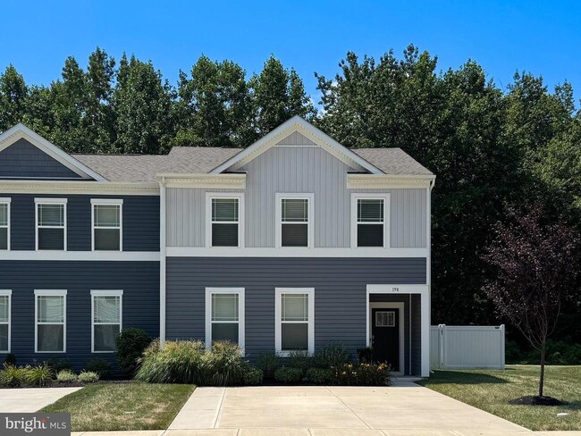 Primary Photo - 198 Currant Cir