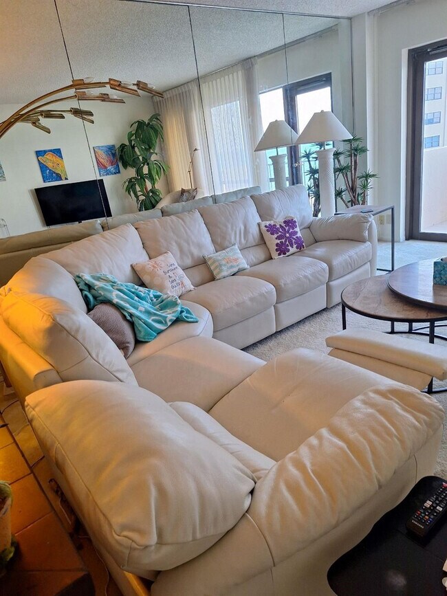 Building Photo - 5000 N Ocean Blvd