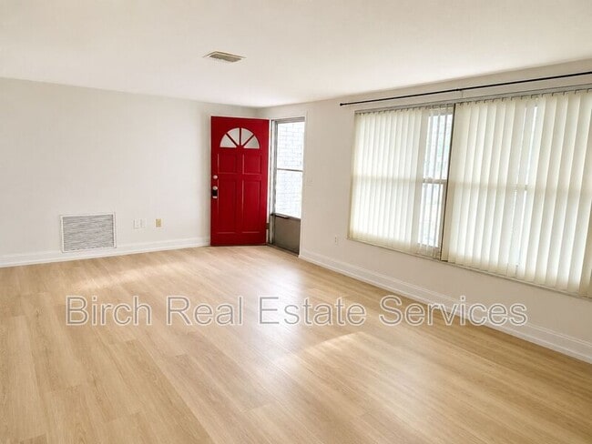 Building Photo - 7435 Live Oak Ln
