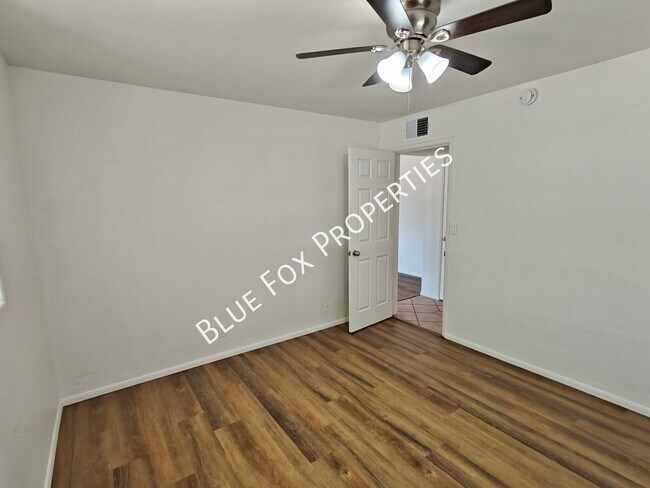 Building Photo - 3857 E Edison Pl