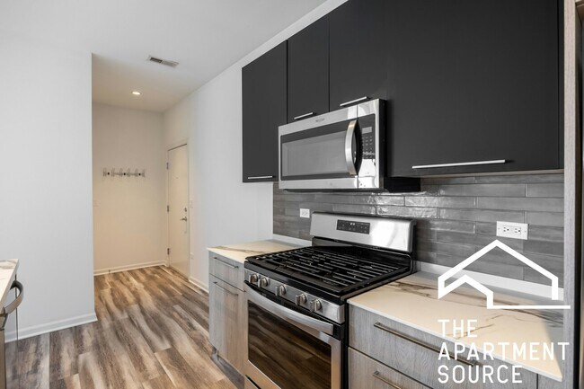 Building Photo - 2533 W Fullerton Ave