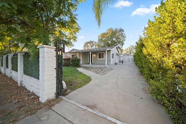 Primary Photo - 15105 Nurmi St