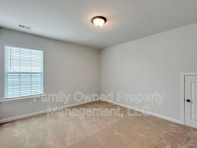 Building Photo - 302 Witch Hazel St