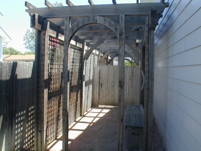 Building Photo - 314 Savannah Dr