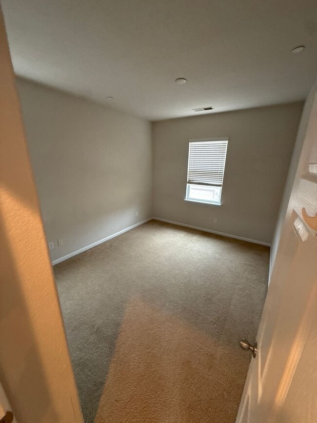 Building Photo - 4BR|2.5BA Townhome w/Garage|Yard| - Tenant Pays $175 monthly for WS&G
