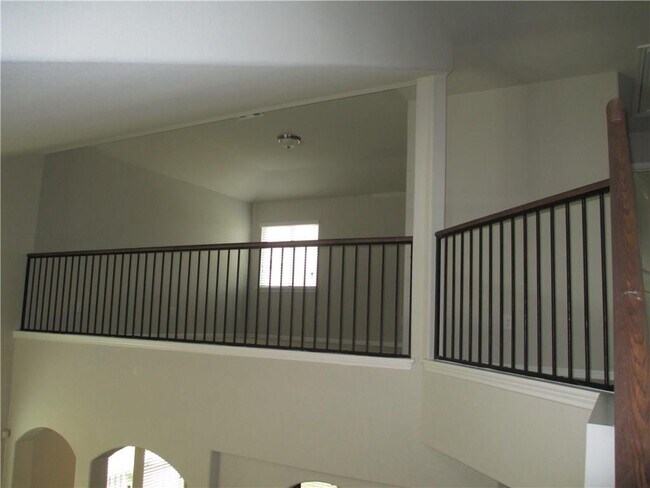 Building Photo - 1704 Willow Vista