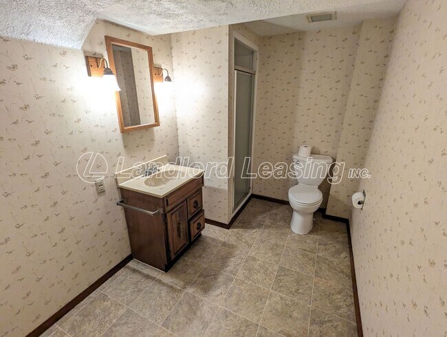 Building Photo - Charming 3-Bedroom Ranch with Spacious Lay...