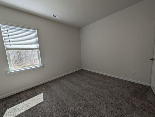 Building Photo - Beautiful New Build Home located in the Cardinal Creek Community!