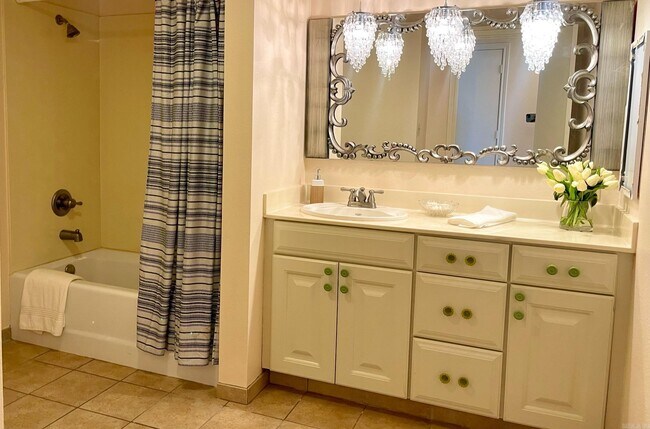 Building Photo - 523 S Louisiana St