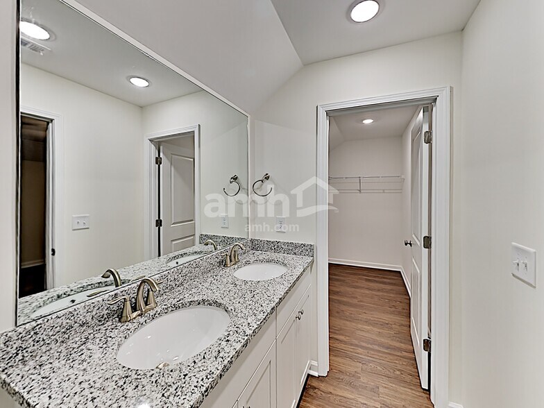 Building Photo - 148 Landsdown Xing