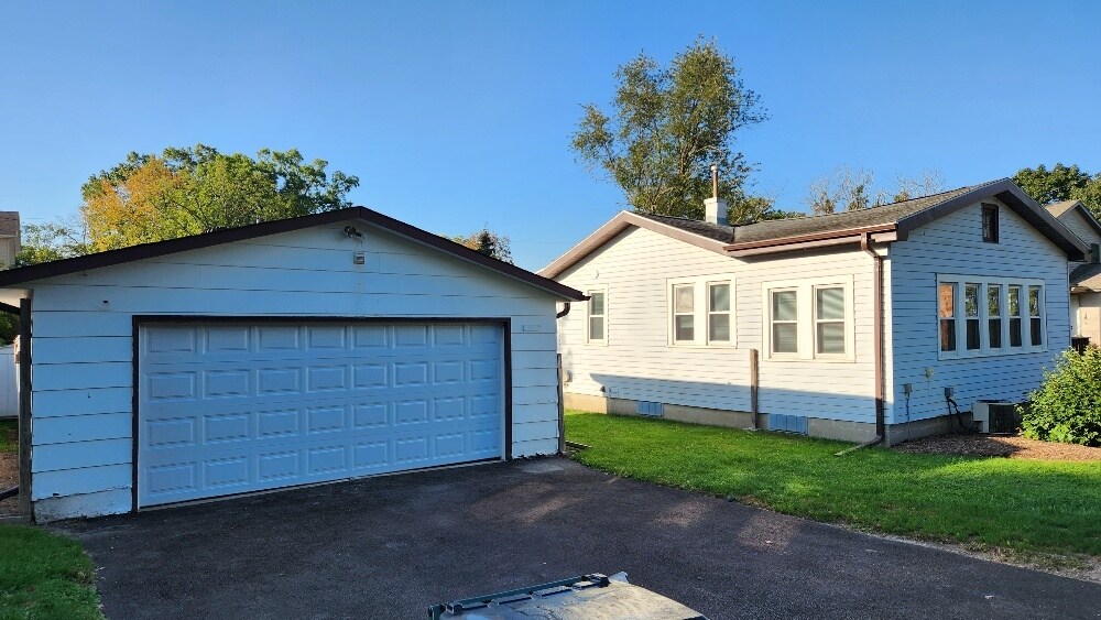 Building Photo - N1682 Lotus Rd