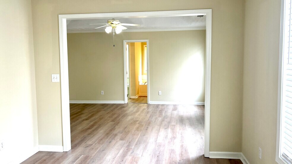Building Photo - 2336 Pettit Dr