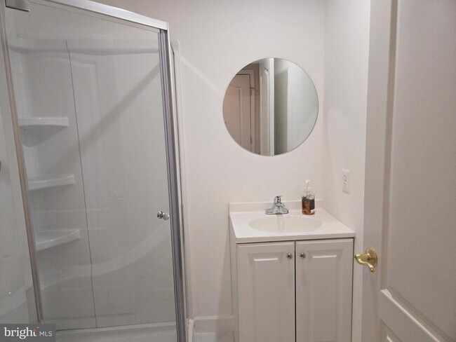 Building Photo - 25550 Oak Medley Terrace
