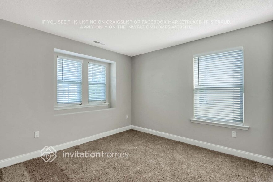 Building Photo - 13645 Coram Pl