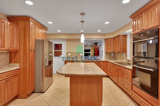 Building Photo - Stunning Bellevue Home for Rent